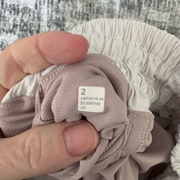 Lululemon Hotty Hot High-Rise Lined Short White Size 2 - Picture 7 of 7